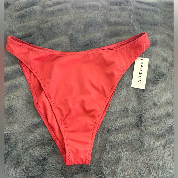 Bikini - Picture 2 of 3